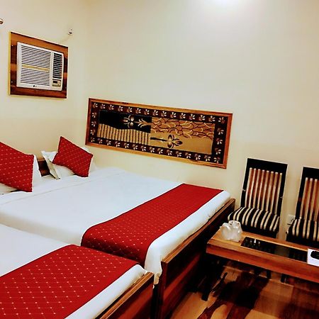 Bhagyashree Guest House 2 Km To Vishwanath Temple, Ganga Ghat Parking Available バラナシ エクステリア 写真