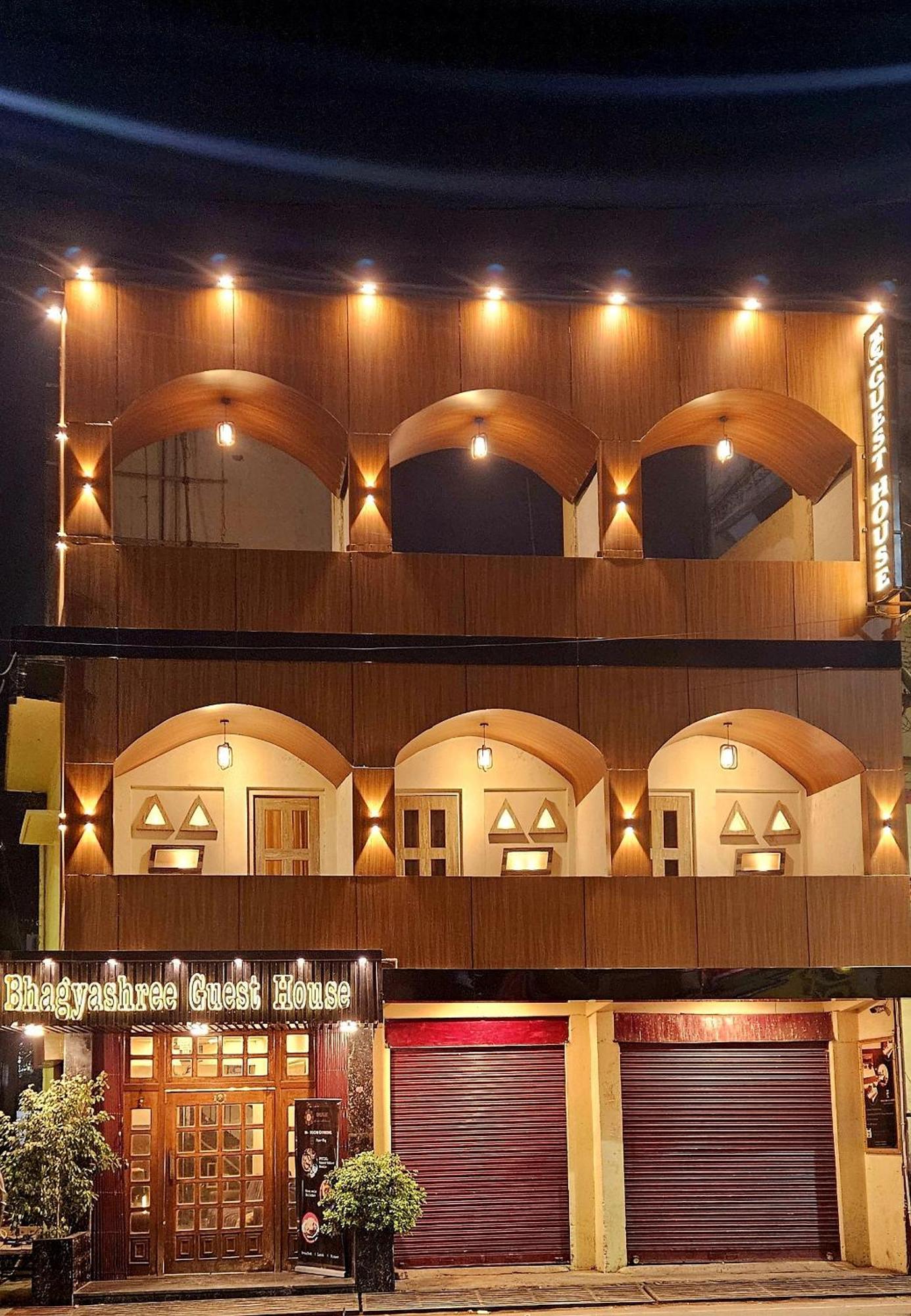 Bhagyashree Guest House 2 Km To Vishwanath Temple, Ganga Ghat Parking Available バラナシ エクステリア 写真